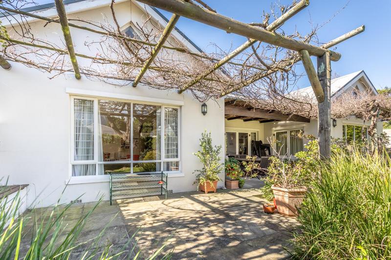 To Let 4 Bedroom Property for Rent in Rondebosch Western Cape